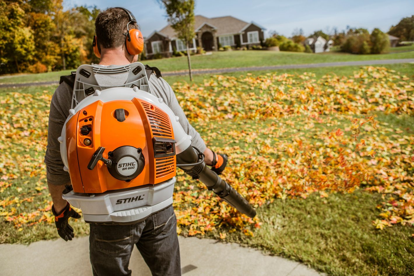 Stihl BR-600, 64.8-cc Petrol Operated Powerful Backpack Leaf Blower