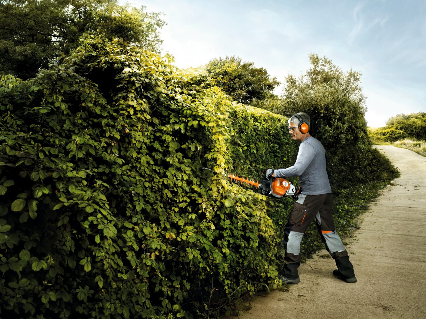 Stihl Petrol Hedge Trimmer With 24 Inch Length | HS 82R